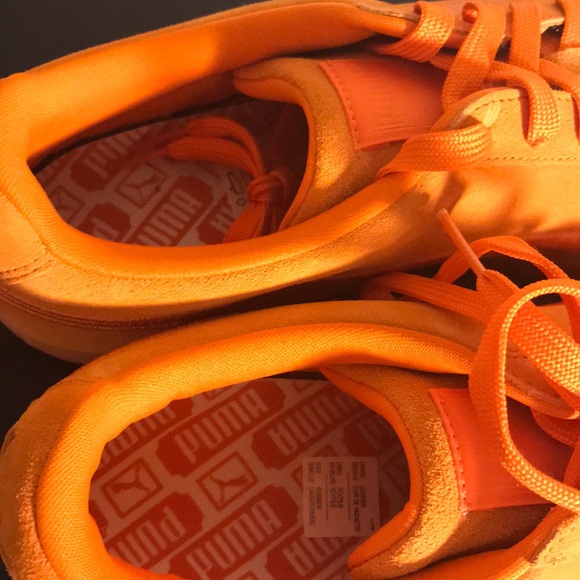 ‼️SOLD‼️Suede Classic Badge Iced Pumas • Golden - Picture 6 of 8